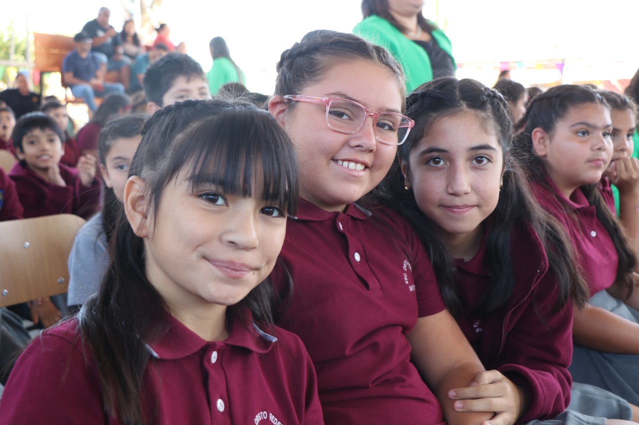 Estudiantes de Calle Larga reciben el nuevo año escolar en festiva ceremonia de bienvenida