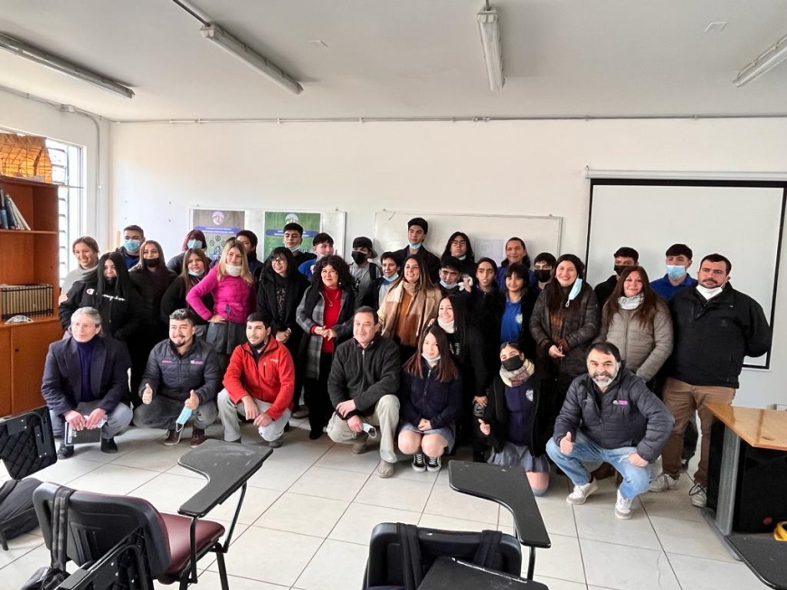 Estudiantes Del Liceo Técnico Profesional Pedro Aguirre Cerda Instalarán Sistema De Riego Automatizado Para Cancha Del Club Deportivo Húsares De Calle Larga